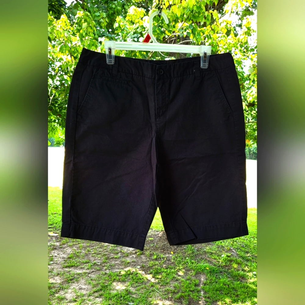 😁*BOGO SALE*😁 Tommy Hilfiger black knee shorts size 12